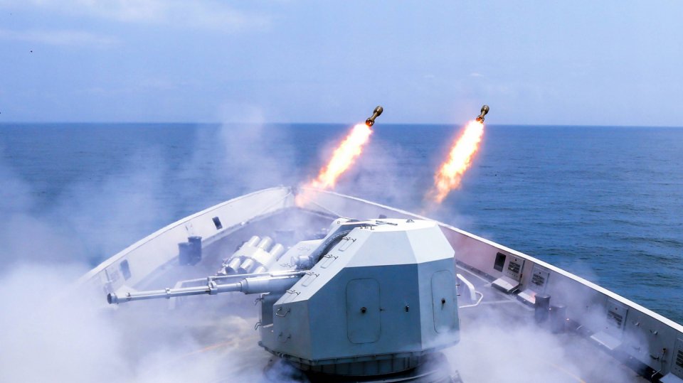 čínské vojenské plavidlo s raketovou výbavou